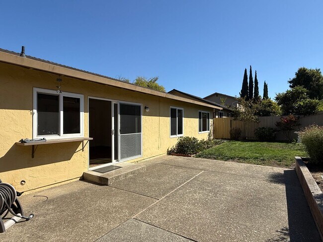Building Photo - Sunnyvale home with central air and new LV...