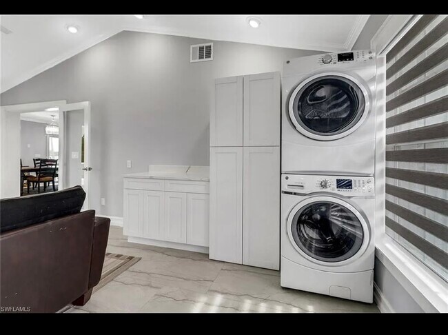 Building Photo - 7127 Mill Pond Cir