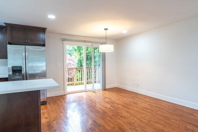 Building Photo - 4bed/3bath home in Finn Hill