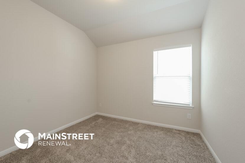 Building Photo - 1014 Round Bale Rd