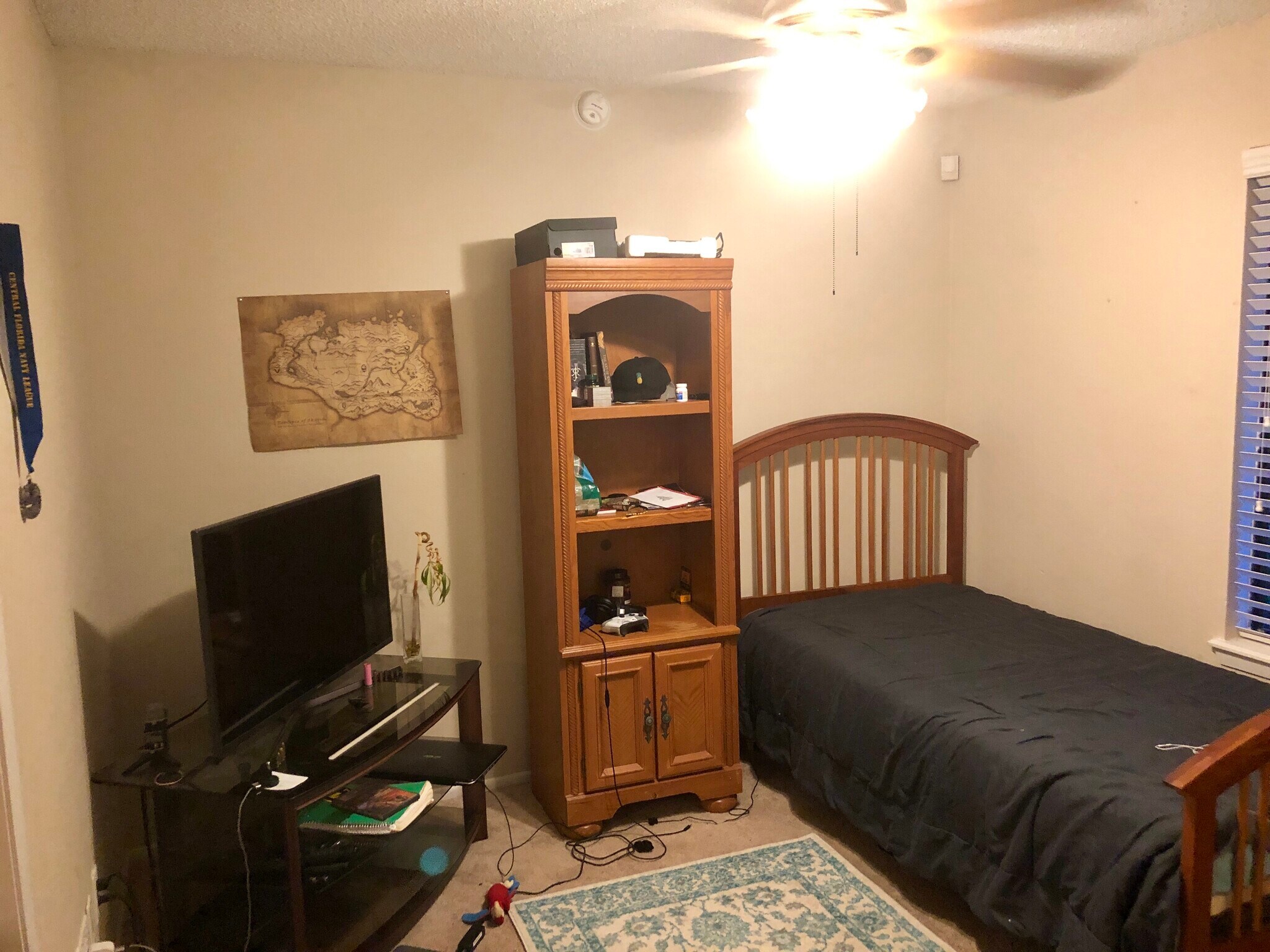 Bedrooms 2 and 3 share a jack-and-jill bathroom that is also accessible for guests - 1128 Park Green Pl