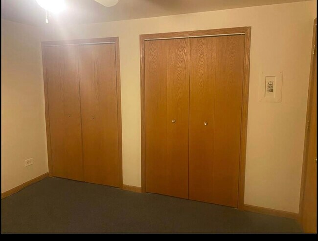 Building Photo - 6937 W 64th Pl