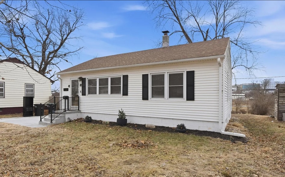 Exterior - 7733 Webster St