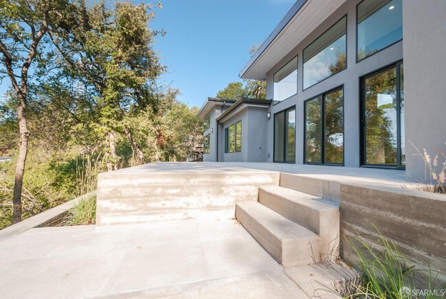 Building Photo - 81 Estates Dr