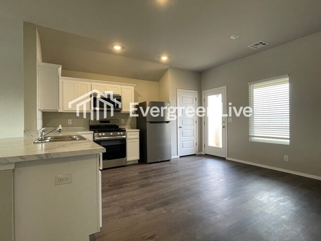 Building Photo - 1010 W Lawton Rd