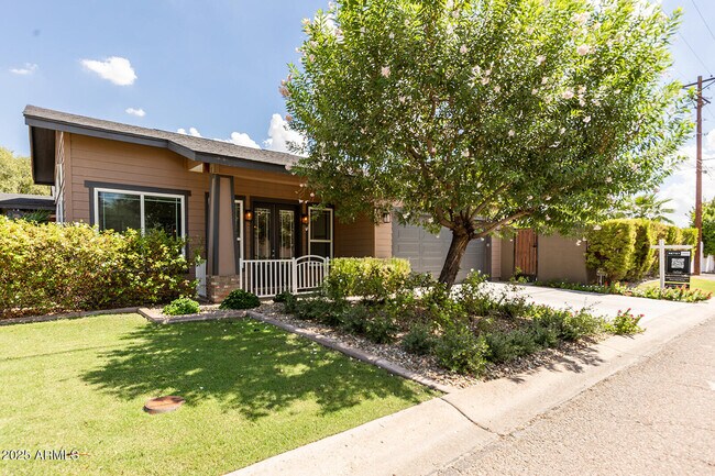 Building Photo - 3801 E Glenrosa Ave