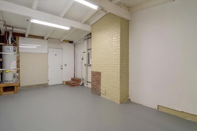 Building Photo - 10082 Endfield Way