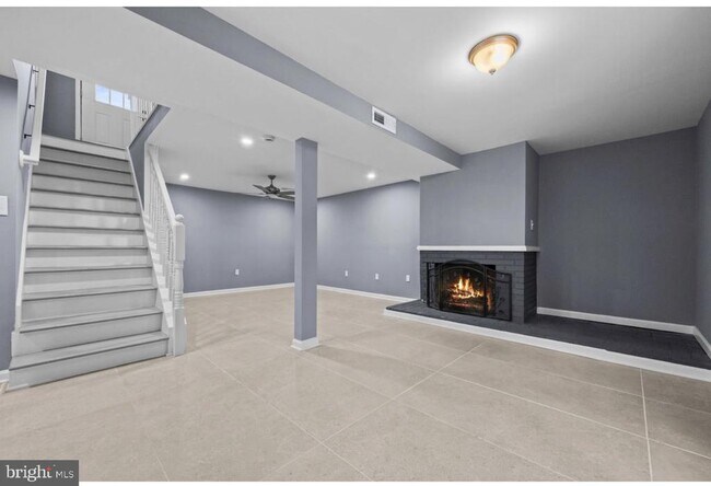 Building Photo - 4604 Kentwood Ln