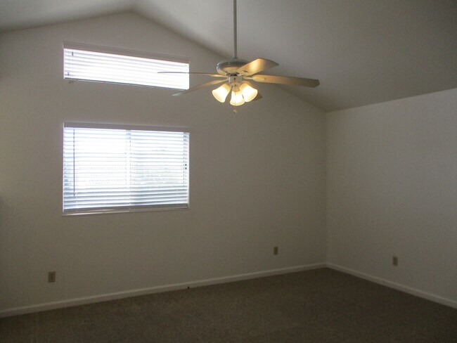 Building Photo - 2618 Valley Oak Way