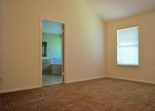 Building Photo - 2210 Equestrian Trail