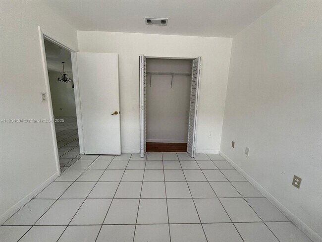 Building Photo - 2749 W 72nd St