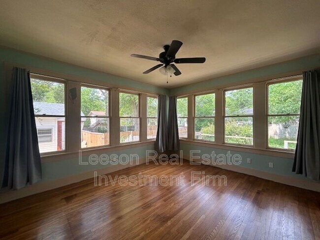 Building Photo - 622 Columbia St