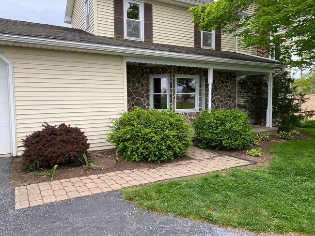 Building Photo - Coming soon! 4 Bedroom Farmhouse for Rent in Shippensburg