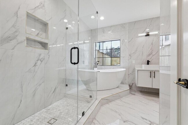 Building Photo - 5513 Pagewood Ln
