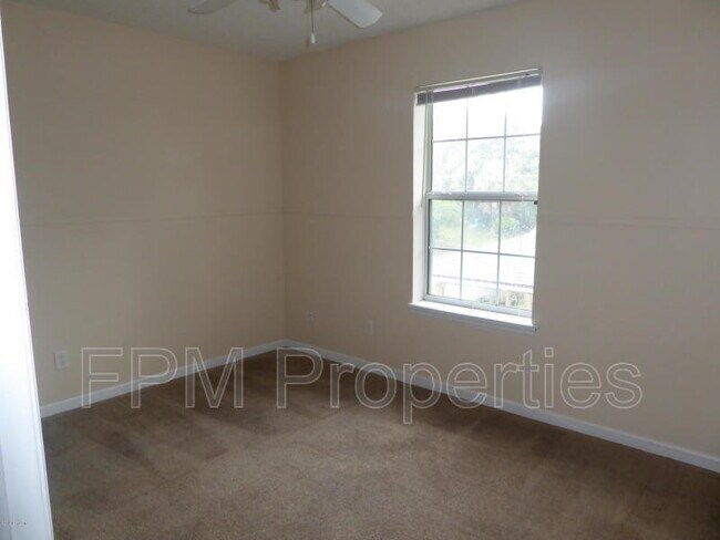 Building Photo - 1017 Crestwood St