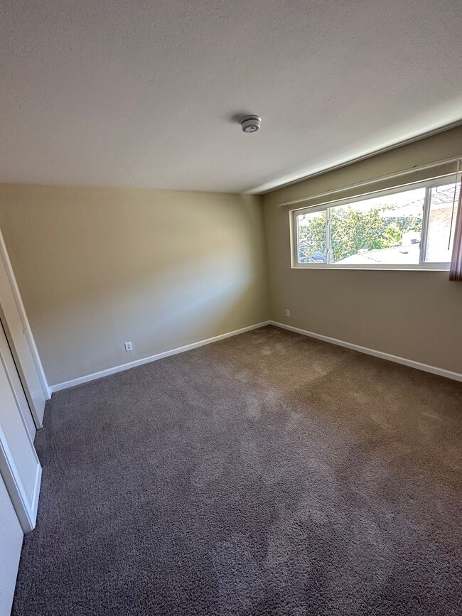 Building Photo - Royal Arms Apartments