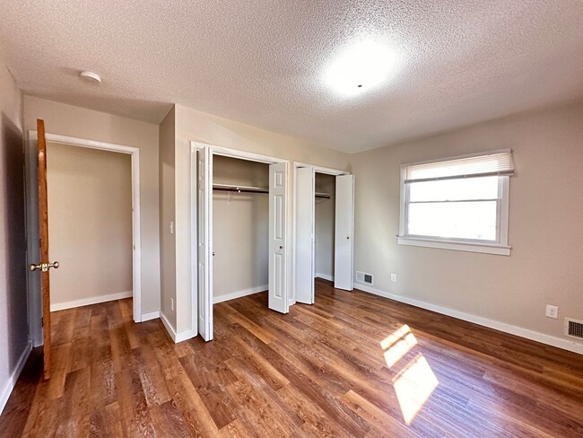 Building Photo - 9133 Oakwood Rd