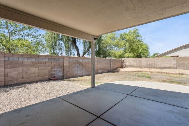 Building Photo - Nice 3 bedroom 2 bath