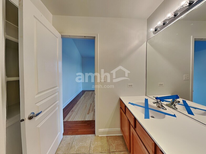 Building Photo - 2449 Emily Ln