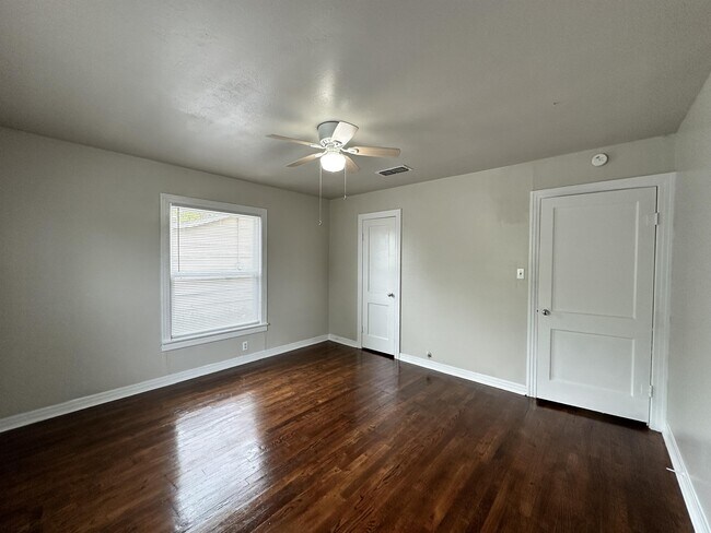 Building Photo - 1409 Wolfe City Dr