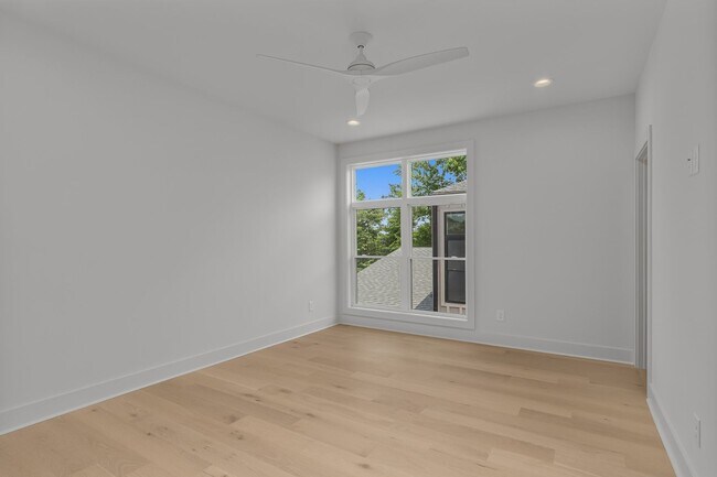 Building Photo - Stunning New Townhome in The Heart of East Nashville