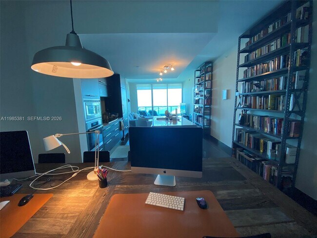 Building Photo - 900 Biscayne Blvd