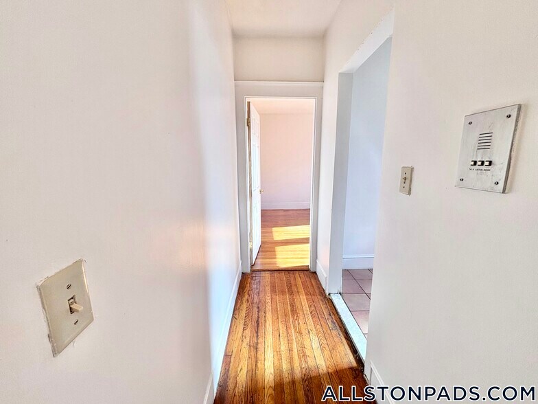 Building Photo - 11 Scottfield Rd