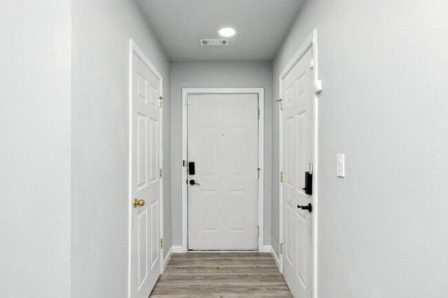 Building Photo - 303 Crooked Pine Trail