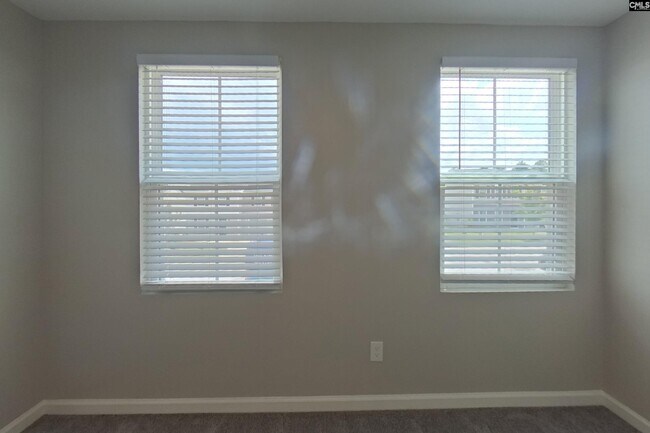Building Photo - 757 Sequoia Dr