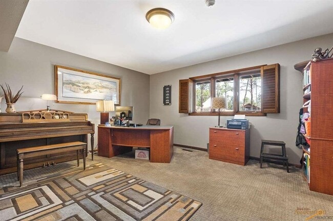 Building Photo - Price reduction on this beautiful family home with the best views in the city!  $3950/mo!!