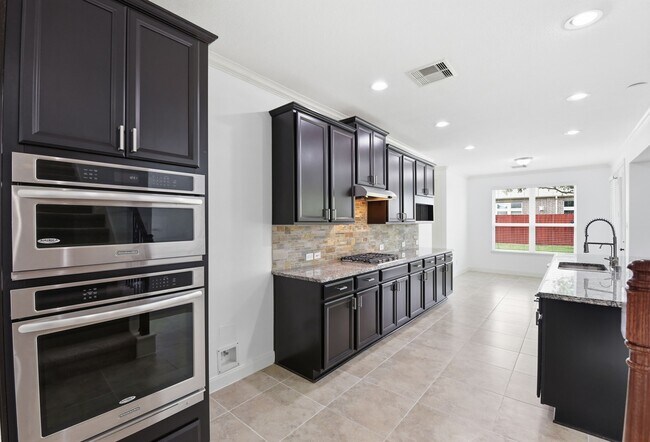 Building Photo - 6010 Green Meadows Ln