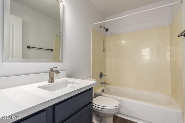 Building Photo - 738 S Beck Ave