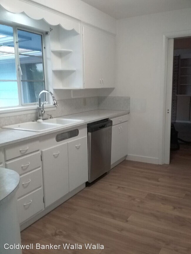 Building Photo - 2 br, 1 bath House - 1015 Catherine St.
