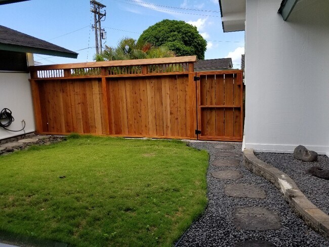 Building Photo - NEWLY RENOVATED -2 Bed, 2 Bath, 2 Parking Duplex in Aiea- UTILITIES INCLUDED!!