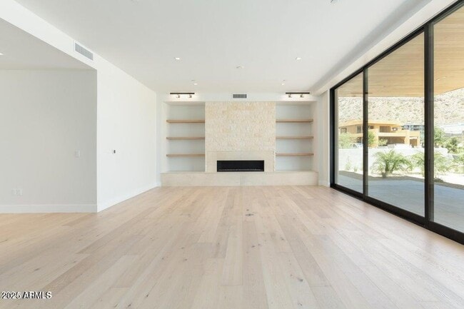 Building Photo - 6321 E Phoenician Blvd