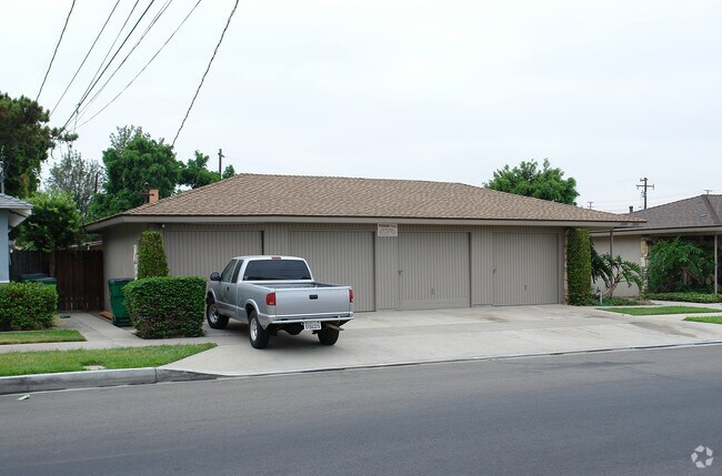 Building Photo - 1840 E Palmyra Ave