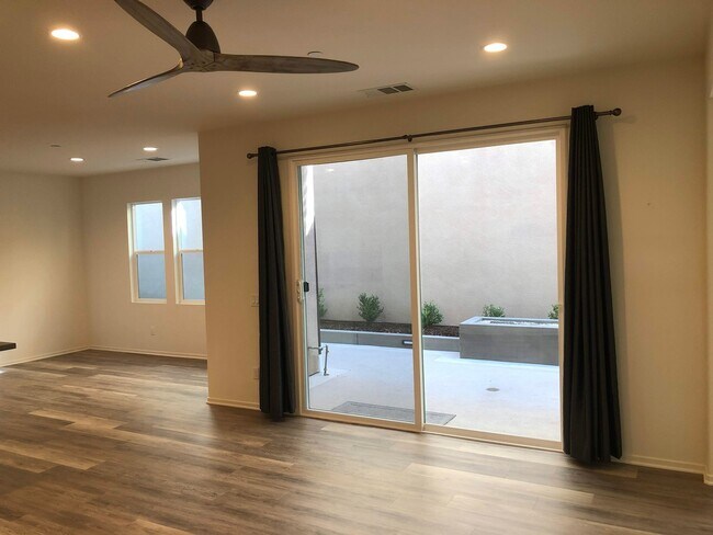 Building Photo - Beautiful 4 Bed 3 Bath Home In Harmony Gro...