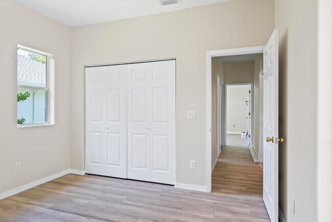 Building Photo - 24 Lakecliff Dr