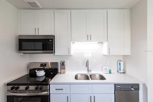 Building Photo - 6020 Midnight Pass Rd