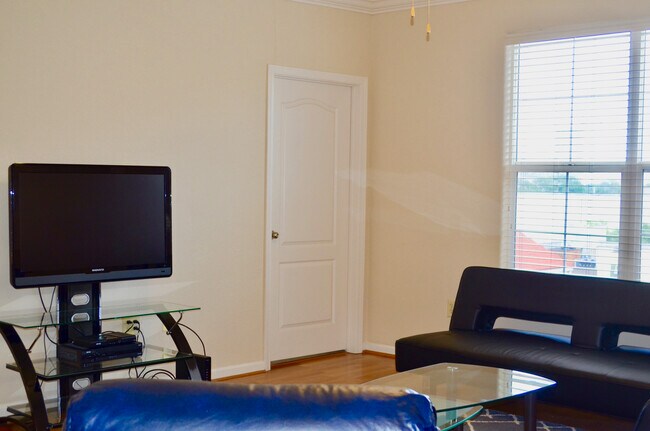 Building Photo - 1711 Old Spanish Trail