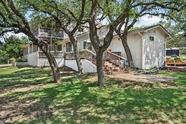 Building Photo - 700 Rogart Dr