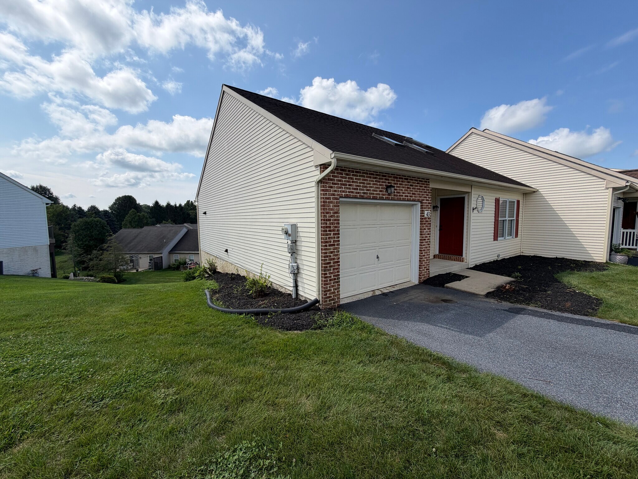 Building Photo - 43 Knollwood Rd