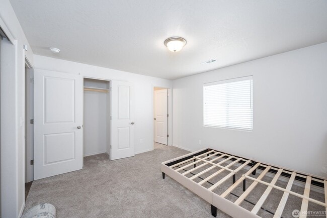 Building Photo - Never been rented before new home in Mae Valley, 3 bed 2 bath house