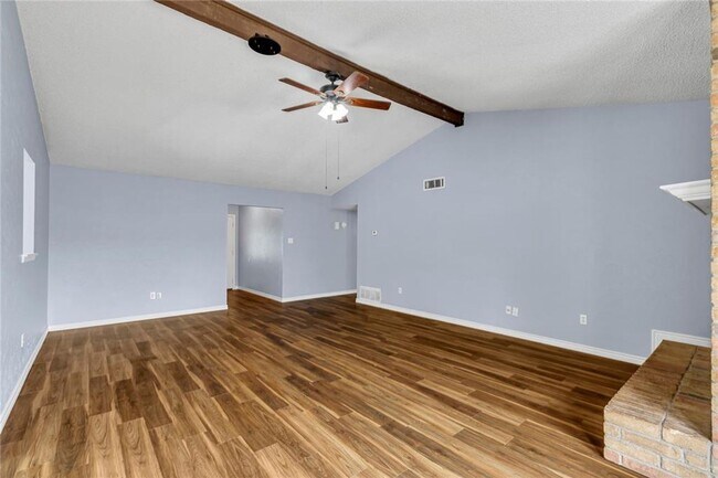 Building Photo - Nice 3 Bedroom, 2 Full Bath Home Located in SW Ft. Worth!