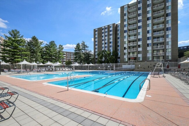 Building Photo - Great 2 Bedroom 2 Bath in Van Ness DC!