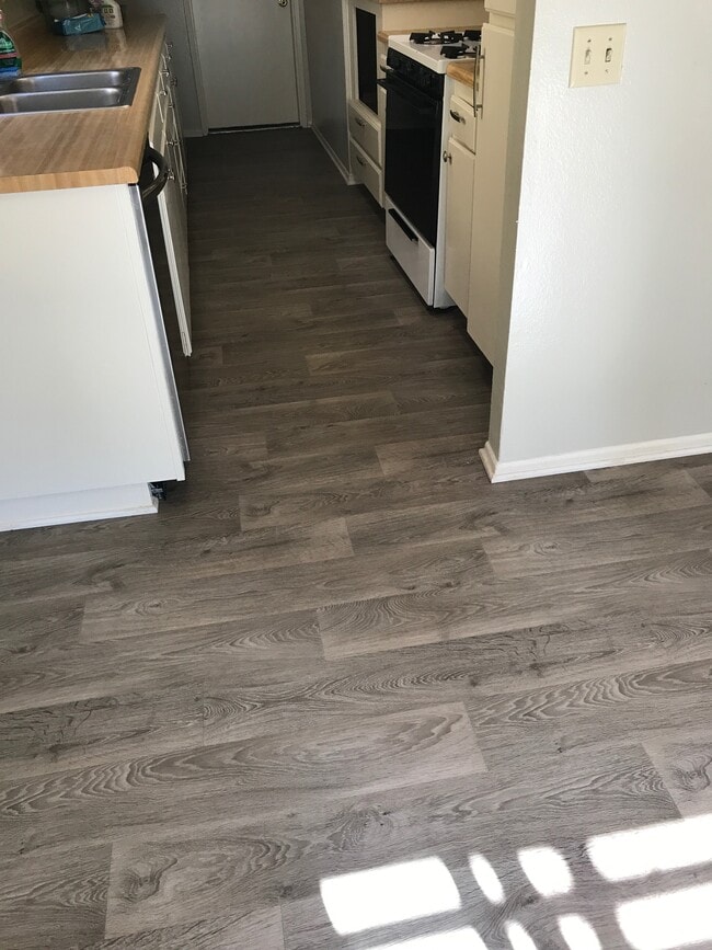 Building Photo - 440 W Santa Barbara St