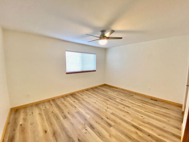 Building Photo - 8th Pl W (21503)
