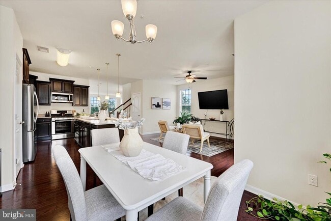 Building Photo - 2557 Campus Way N