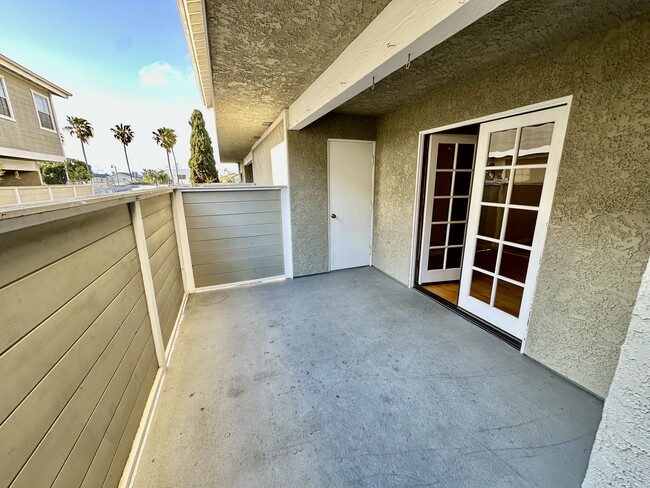 Building Photo - 2421 Vanderbilt Ln