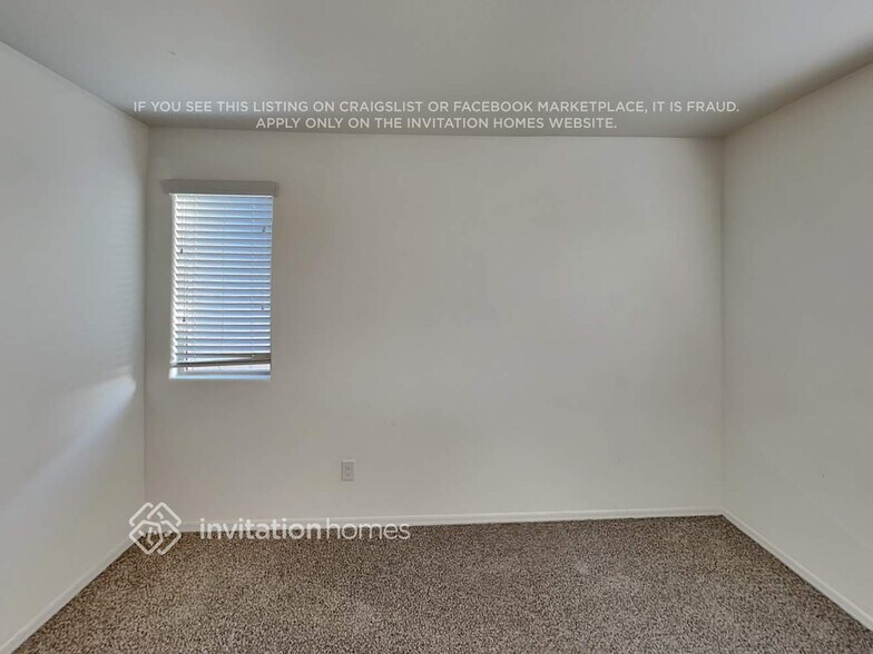 Building Photo - 1265 E Palomino Way
